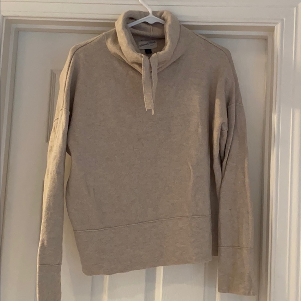 Cream pullover